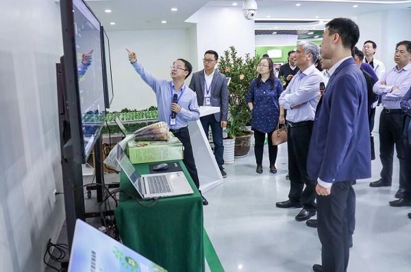 全國人大常委會副委員長丁仲禮蒞臨猫咪官网APP考察調研 全國人大常委會副委員長丁仲禮蒞臨猫咪官网APP考察調研