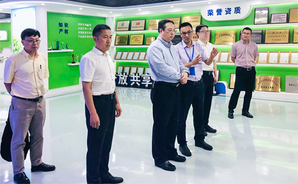 杭州市副市長王宏一行蒞臨猫咪官网APP調研 杭州市副市長王宏一行蒞臨猫咪官网APP調研