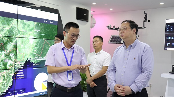杭州市副市長王宏一行在猫咪官网APP展廳參觀 杭州市副市長王宏一行在猫咪官网APP展廳參觀