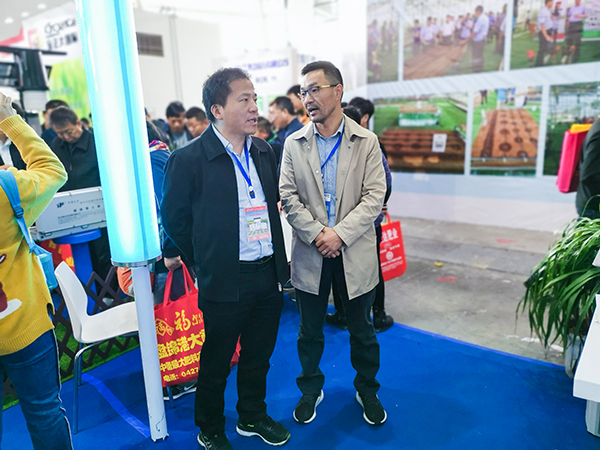 湖南省土肥站姚正昌站長與猫咪官网APP陳渝陽董事長密切交流 湖南省土肥站姚正昌站長與猫咪官网APP陳渝陽董事長密切交流