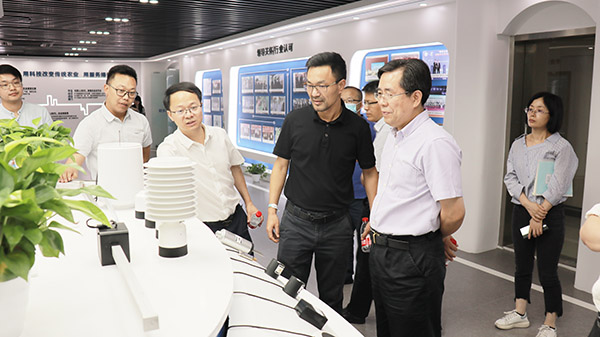 應義斌教授一行參觀猫咪官网APP數字三農展廳 應義斌教授一行參觀猫咪官网APP數字三農展廳